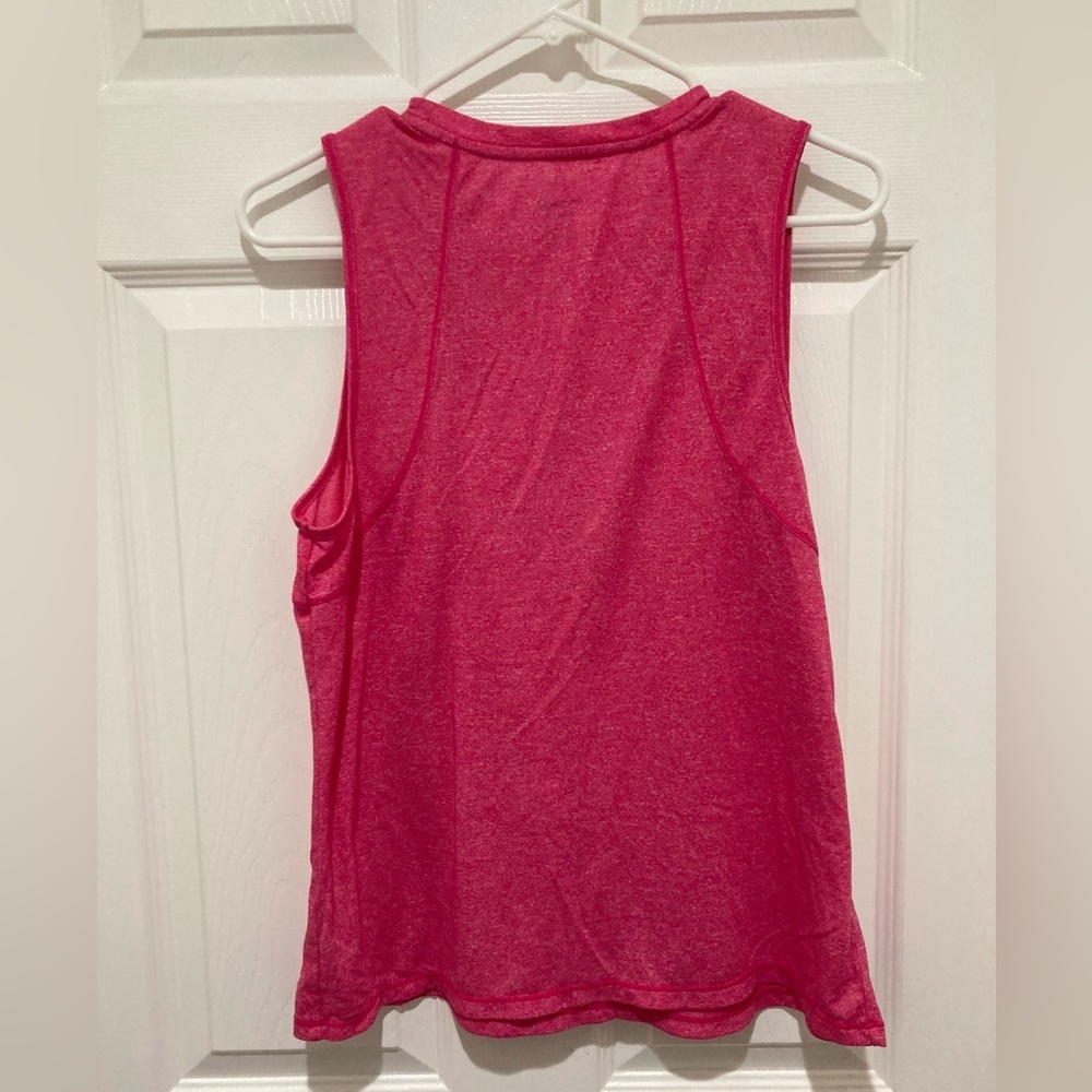 LIKE NEW Reebok size M Women's Pink Tank Top - Picture 2 of 3